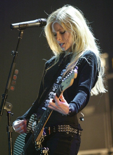 Avril Lavigne - Bonez Tour 2005 Live at Budokan - Amazon