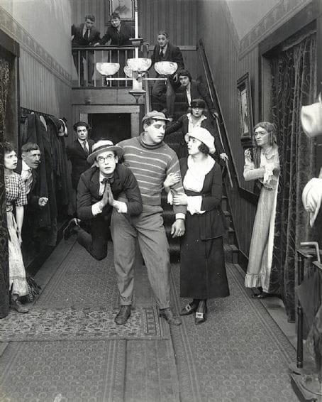 Cayendo En Broadway [1919]