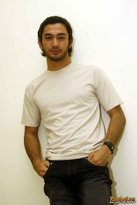 Picture of Reza Rahadian