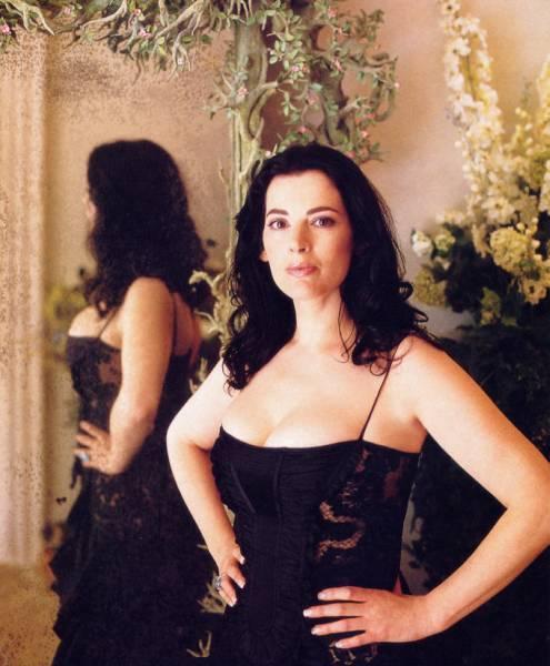 http://iv1.lisimg.com/image/1515673/600full-nigella-lawson.jpg