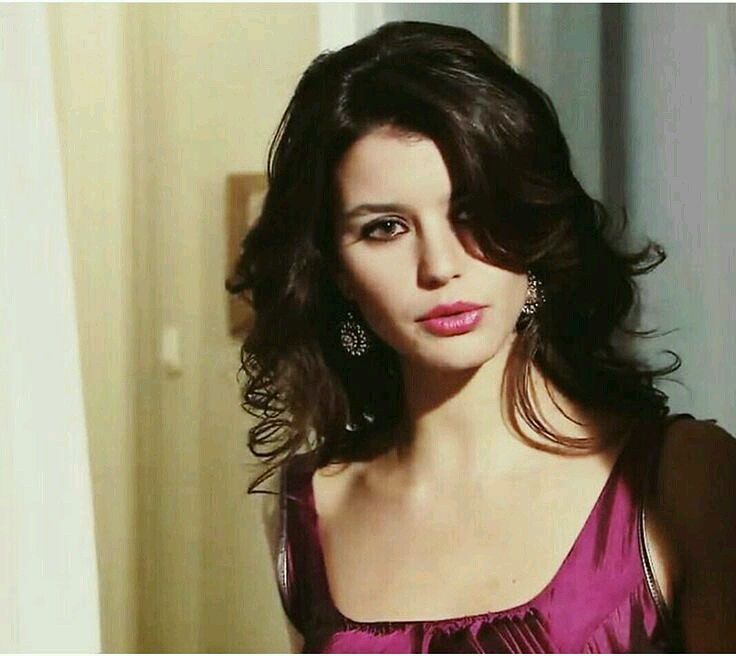 Beren Saat Beren Saat