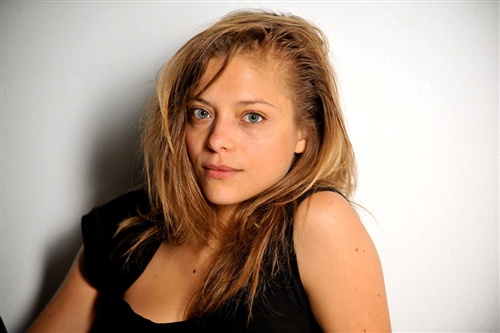 Lizzie Brocheré Lizzie Brocheré