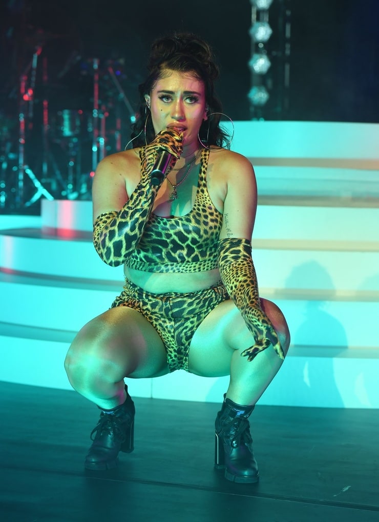 Awards kali uchis musical performance