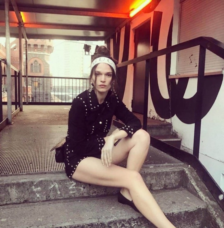 Picture Of Anna Brewster