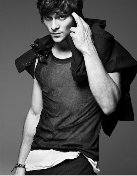 Shiloh Fernandez Shiloh Fernandez