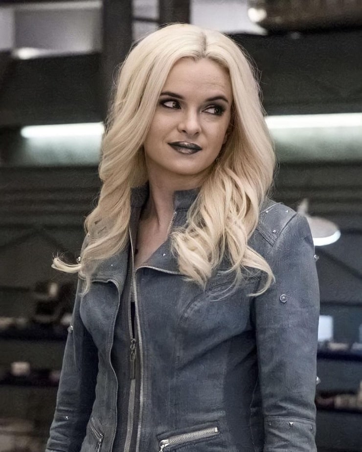 Picture Of Caitlin Snow Killer Frost Flash CW