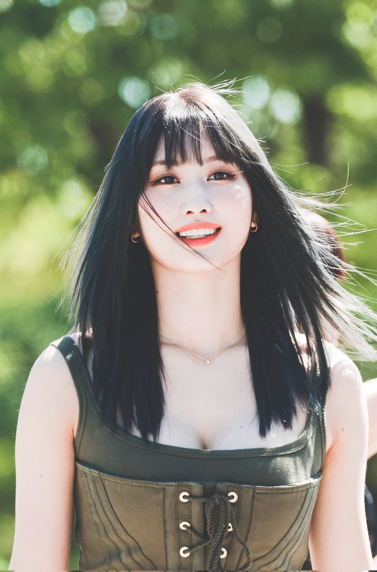 Hirai Momo Picture