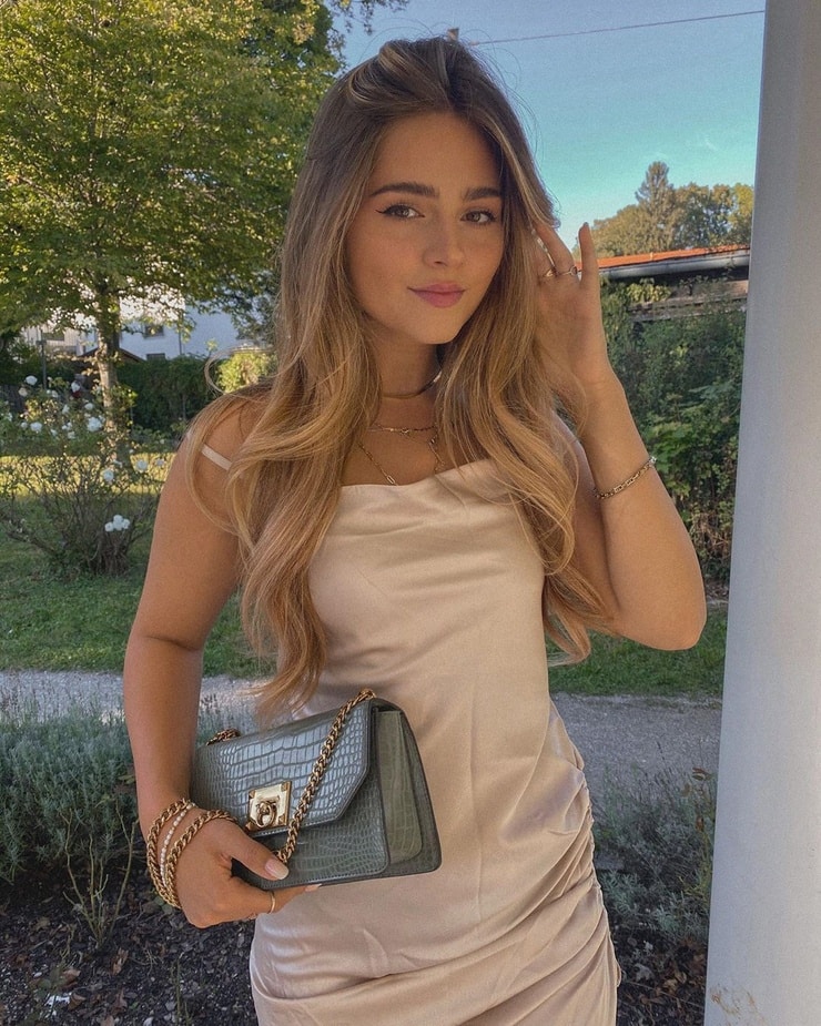 Picture Of Jessy Hartel