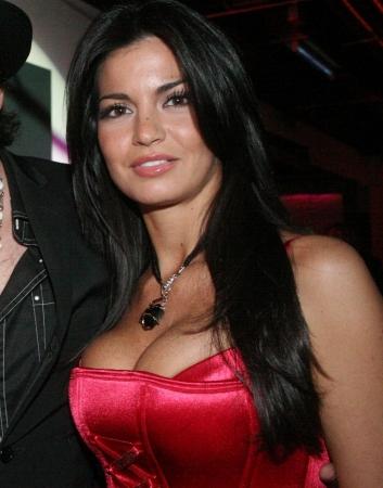 Laura Torrisi Laura Torrisi