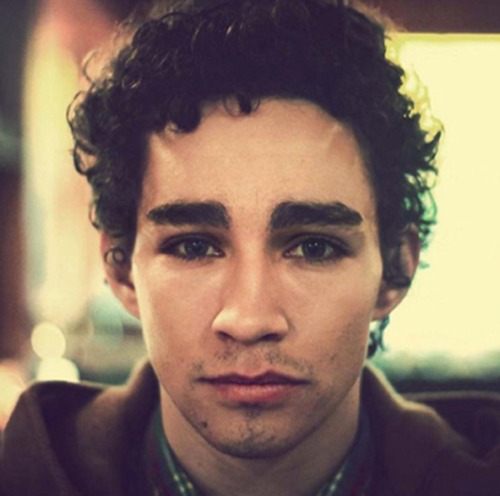Robert Sheehan Robert Sheehan
