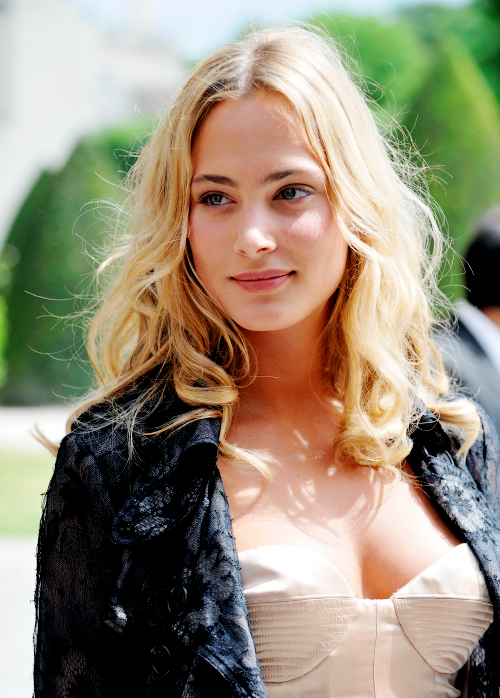 Nora Arnezeder Nora Arnezeder