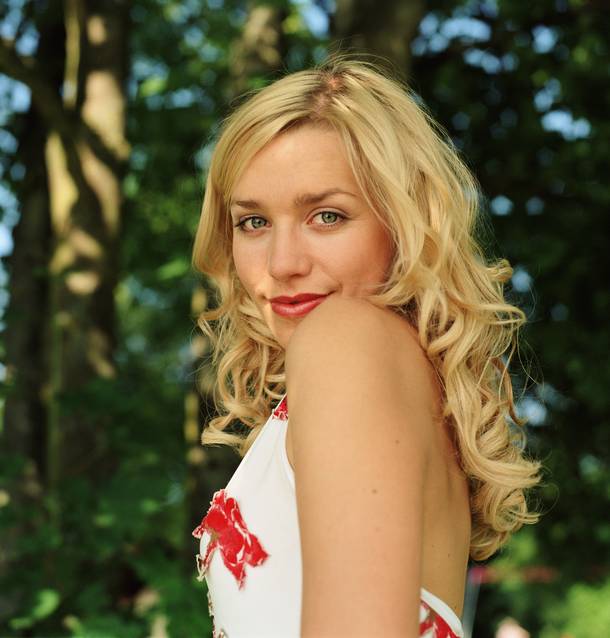julia dietze julia dietze