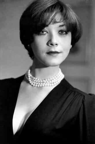 600full-linda-thorson.jpg