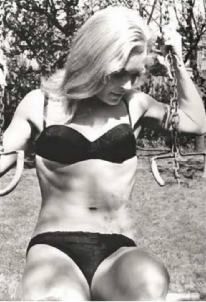 Shirley eaton bikini