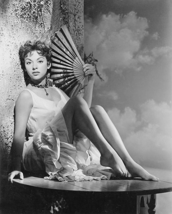 600full-rita-moreno.jpg