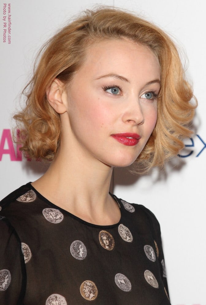 http://iv1.lisimg.com/image/8048644/672full-sarah-gadon.jpg