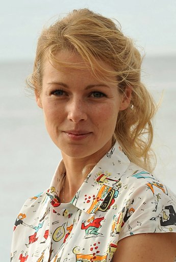 Lise heuet defoe fleur in get born 8