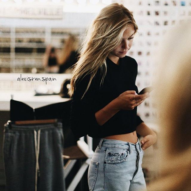 Alexis Ren