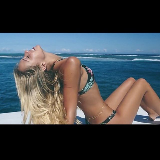 Alexis Ren