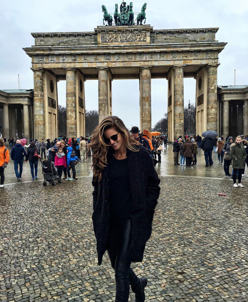 Izabel Goulart Izabel Goulart