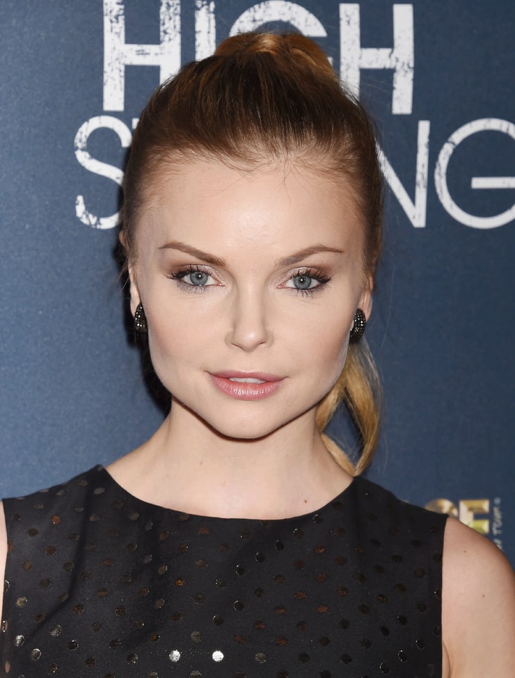 Izabella Miko