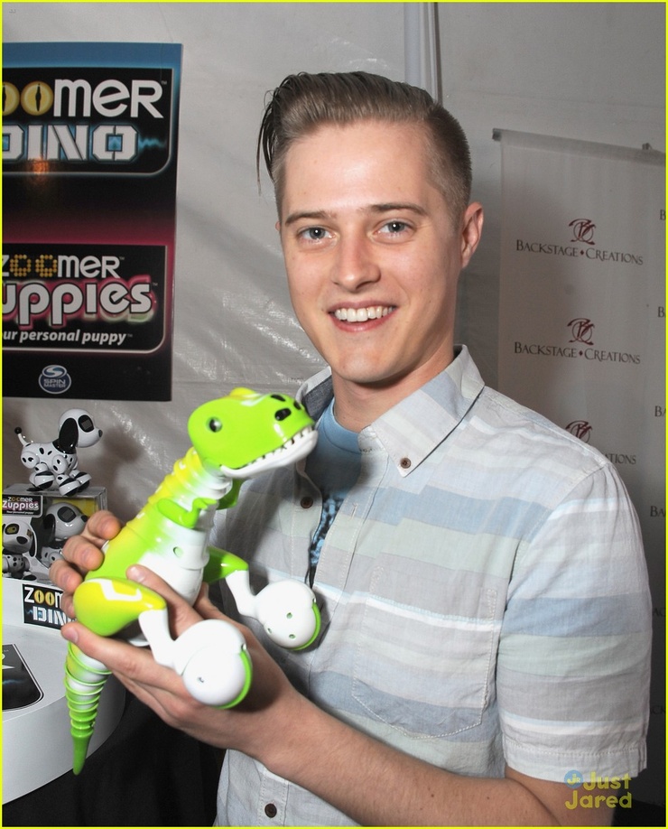 Lucas Grabeel