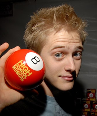 Lucas Grabeel