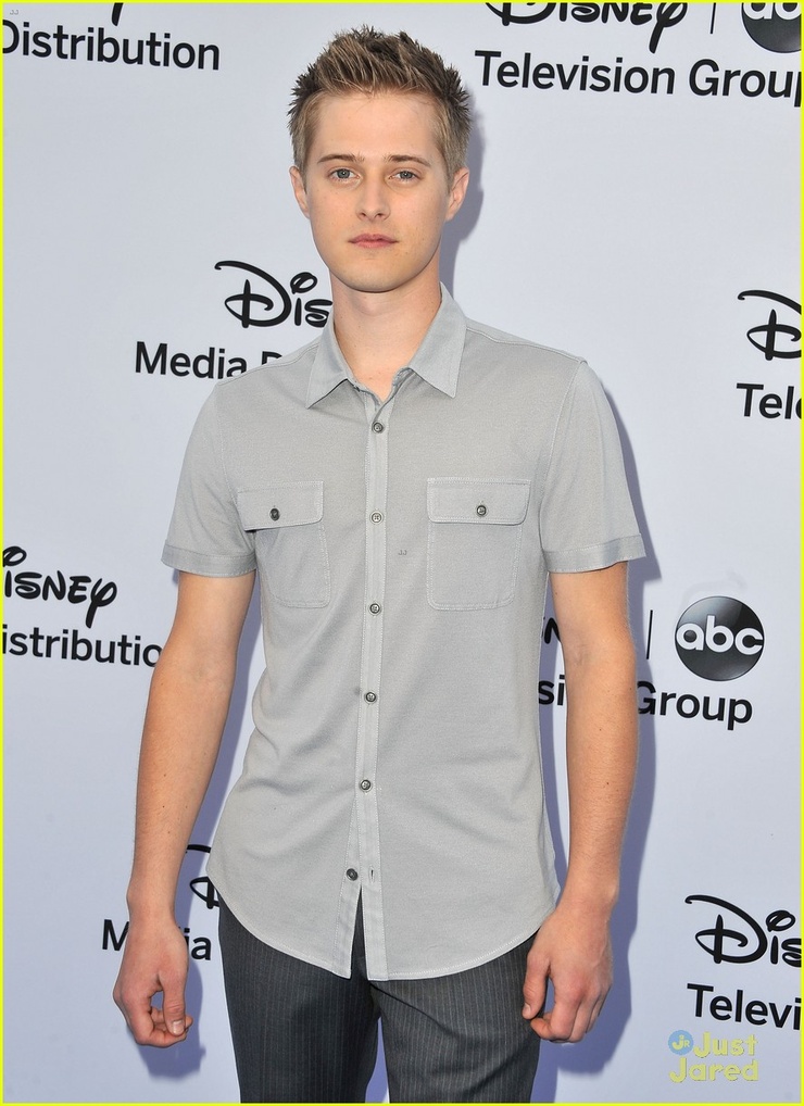 Lucas Grabeel