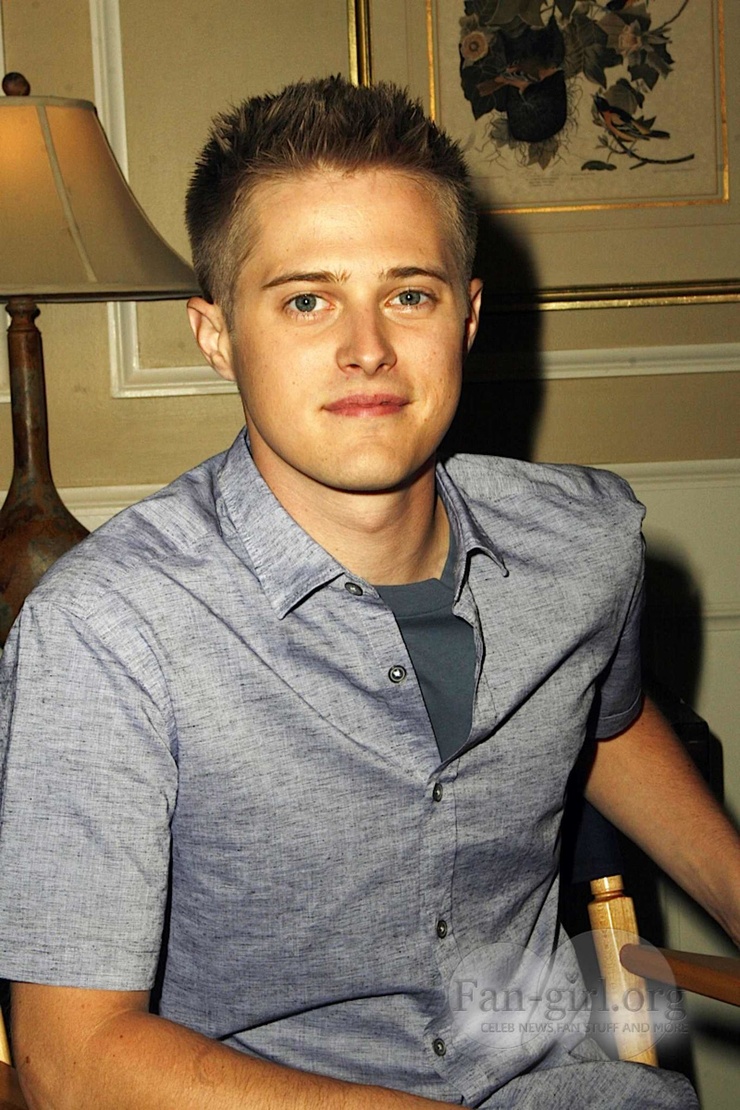 Lucas Grabeel
