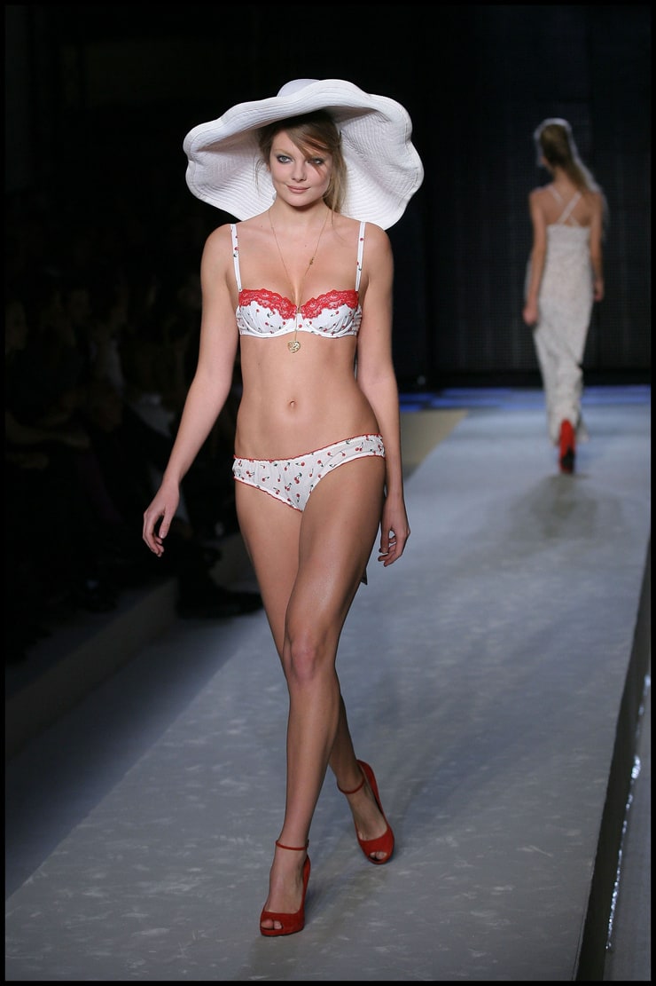 Eniko Mihalik Eniko Mihalik