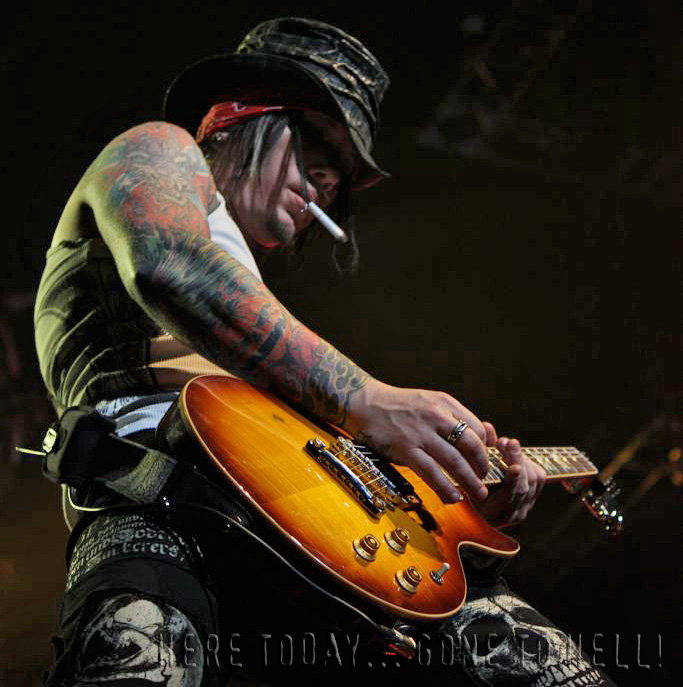 DJ Ashba