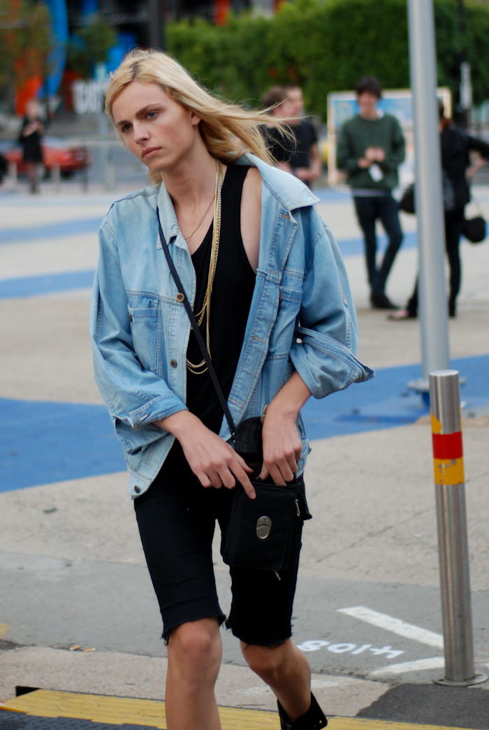 Мужеподобные девушки. Пацан похожий на девушку. Пацан похожий на девушку. Мальчик похожий на девушку. Женщины похожие на мужчин.