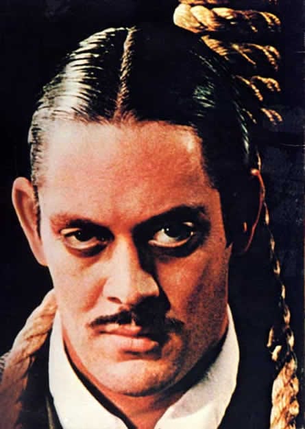 Raul Julia