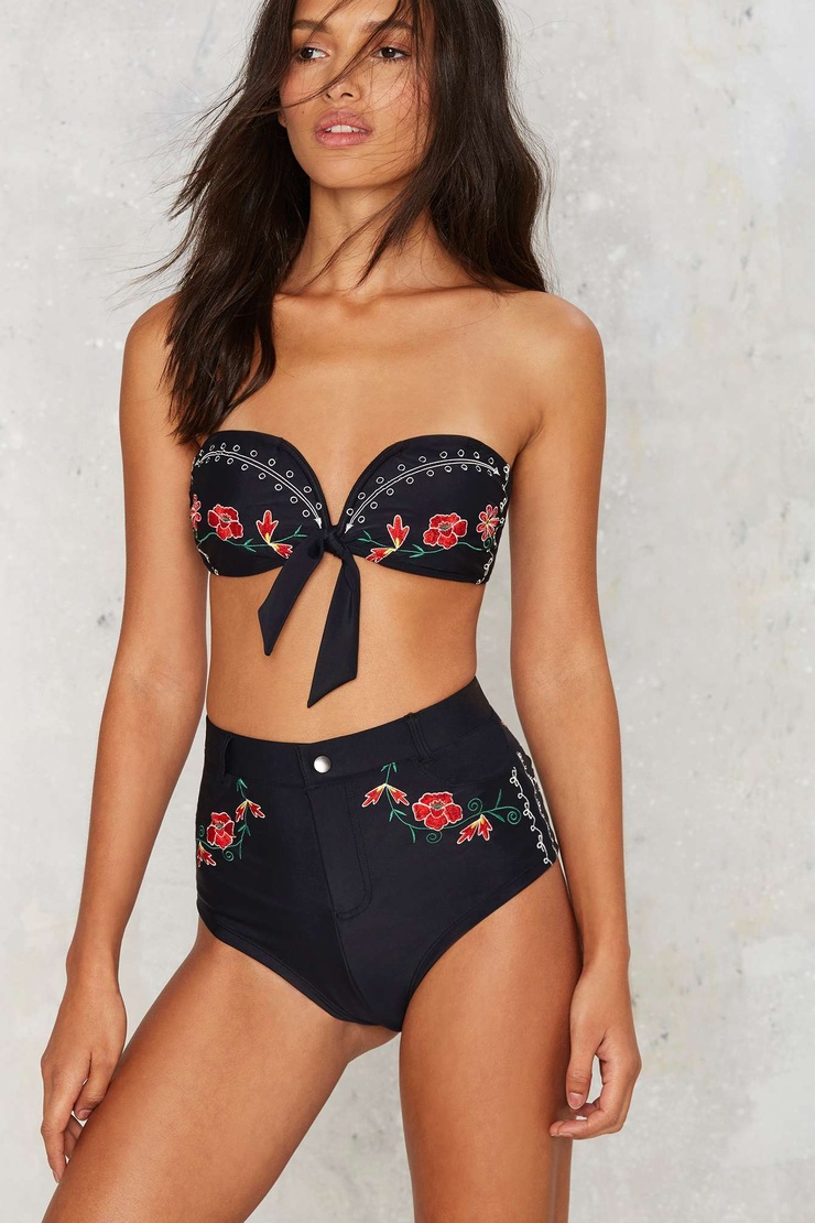 Picture of Camila Costa