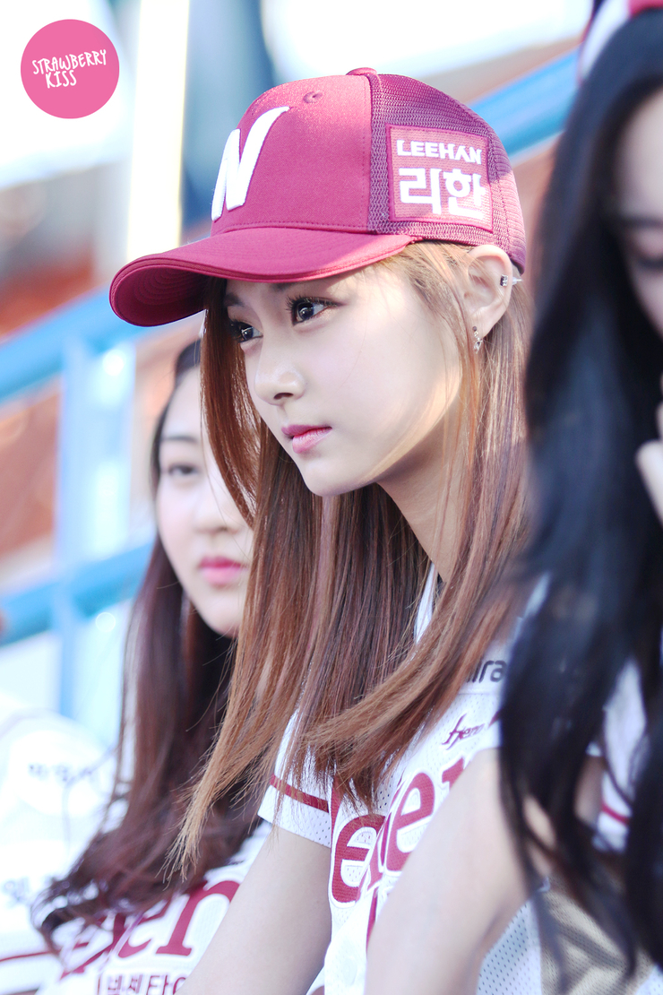 Chou Tzu-yu (Tzuyu) Chou Tzu-yu (Tzuyu)