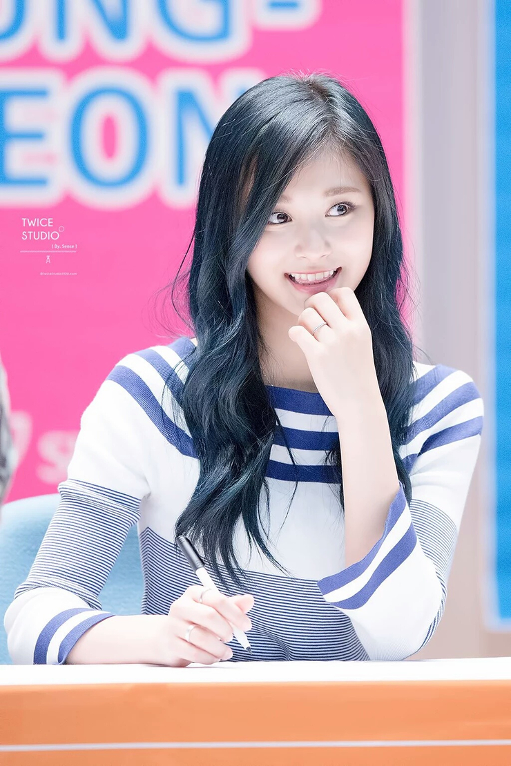 Chou Tzu-yu (Tzuyu)