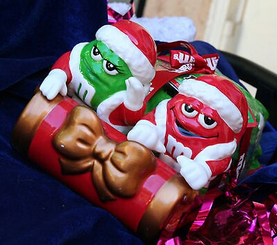M&M's Galerie Candy Dish (Green & Red Characters in Christmas Sled)