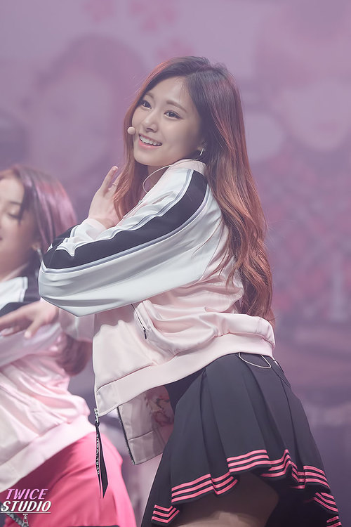 Chou Tzu-yu (Tzuyu) Chou Tzu-yu (Tzuyu)