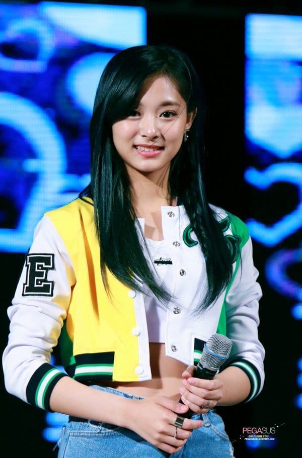 Chou Tzu-yu (Tzuyu) Chou Tzu-yu (Tzuyu)