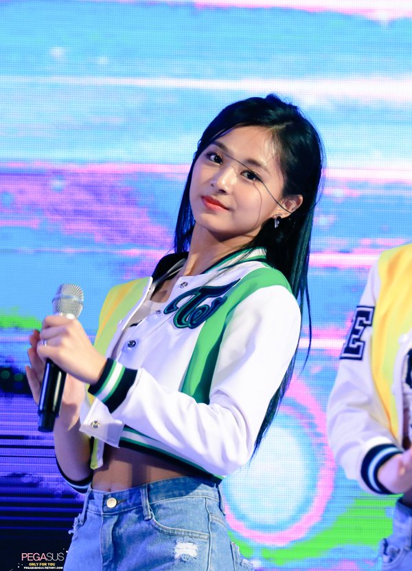 Chou Tzu-yu (Tzuyu) Chou Tzu-yu (Tzuyu)
