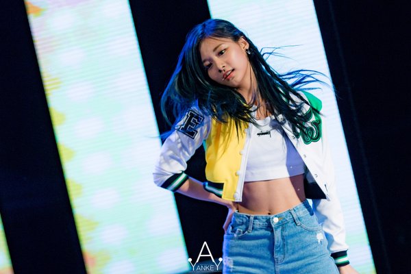 Chou Tzu-yu (Tzuyu) Chou Tzu-yu (Tzuyu)
