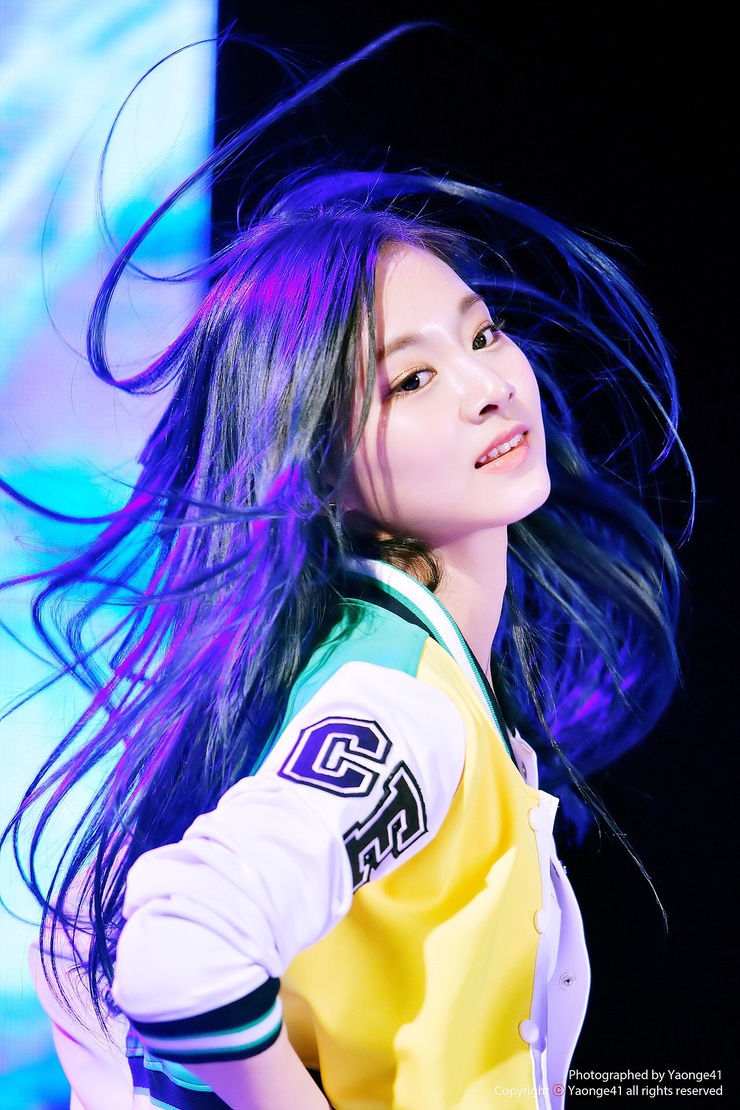 Chou Tzu-yu (Tzuyu) Chou Tzu-yu (Tzuyu)