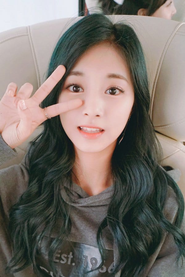Chou Tzu-yu (Tzuyu) Chou Tzu-yu (Tzuyu)