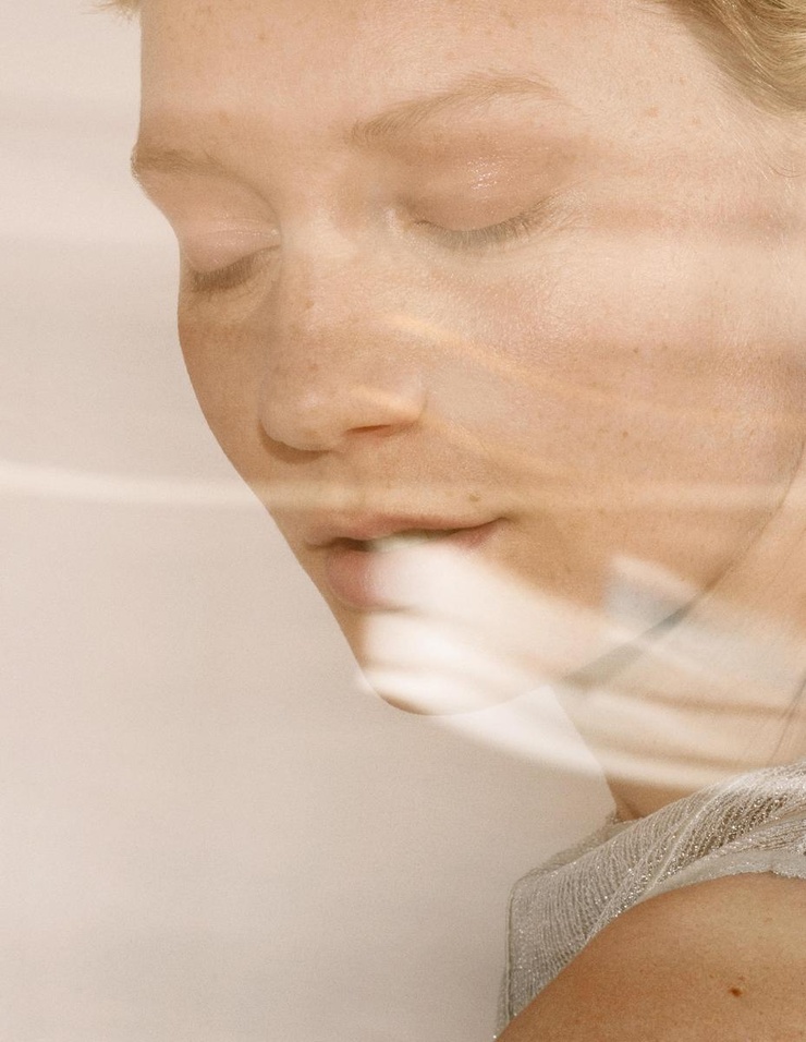 Mia Wasikowska