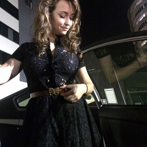 Milana Vayntrub