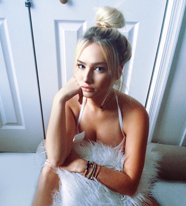 Molly O'Malia Instagram