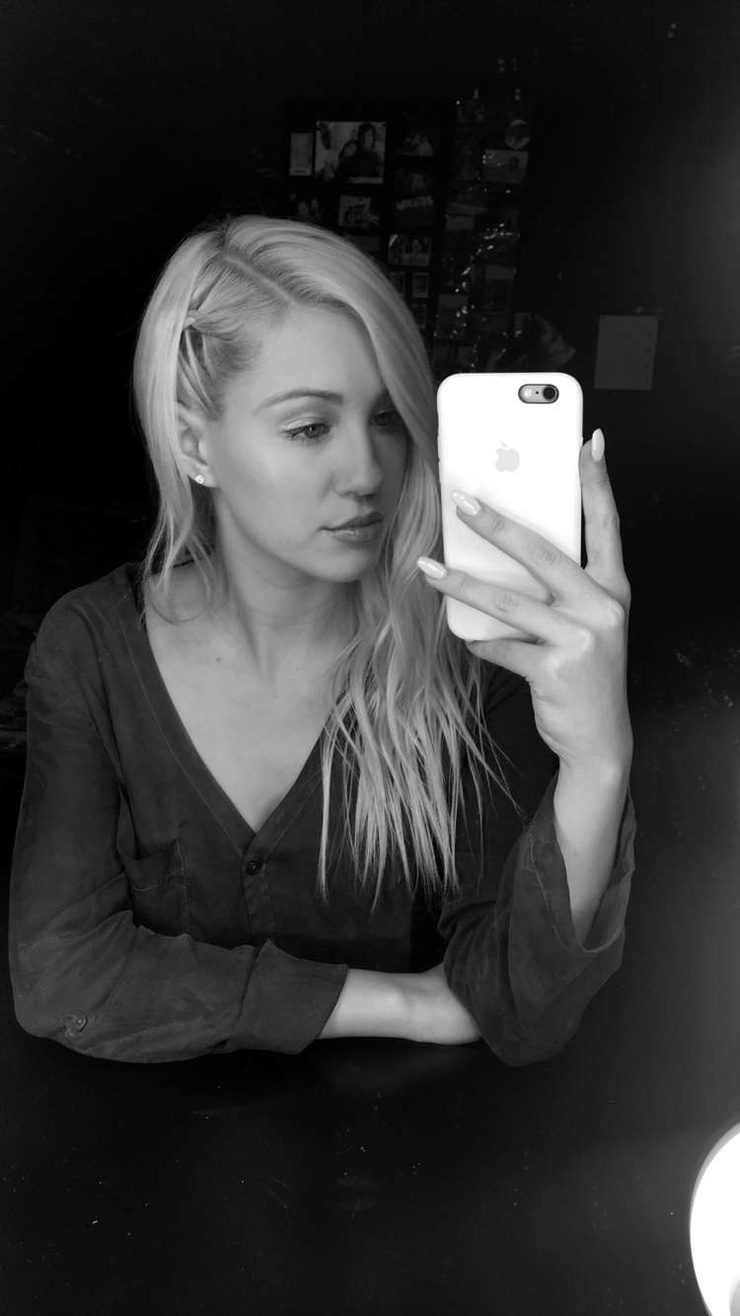 Ava Sambora