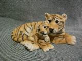 Tiger Figurine - Tiger Lying With Cub (Stone Critters)