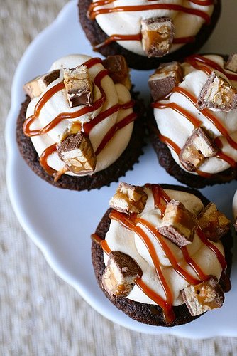 Snickers Cupcakes