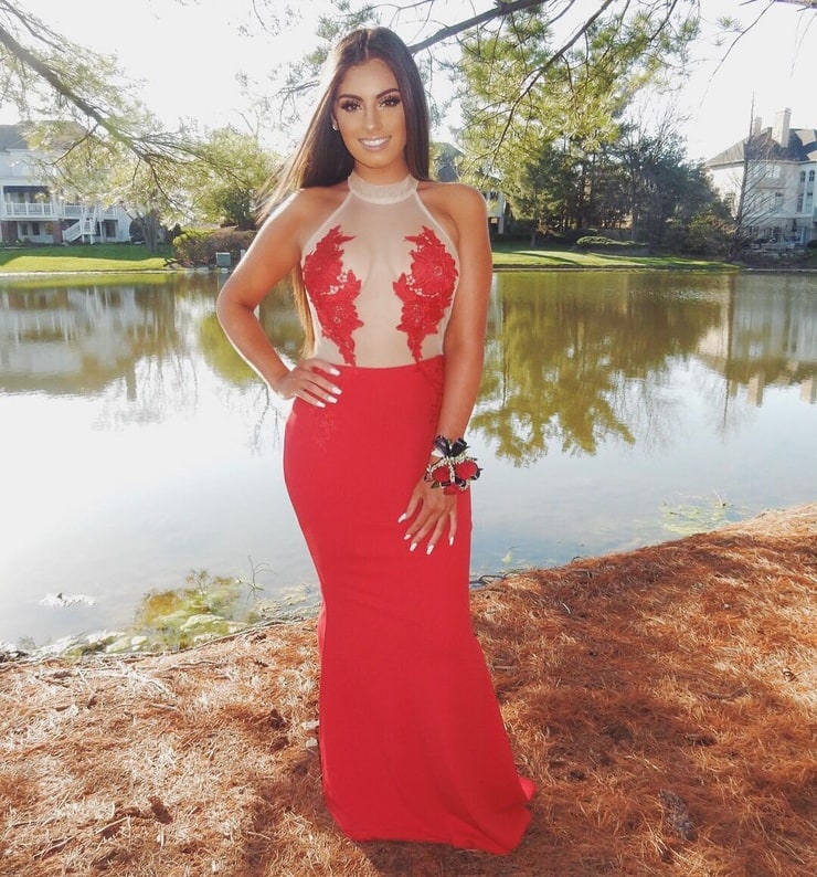 Nazanin Kavari Nazanin Kavari